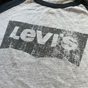 Vintage Levi’s logo baseball tee